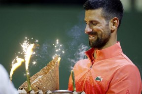 德约科维奇重返赛场，持续失利首场状态出色，TL观众沸腾！观众掌声雷动的简单介绍