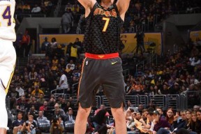 包含Scout关键节点精彩发挥，湖人带队取胜！的词条