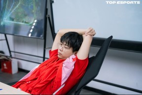 浓眉哥焦点对战，Doinb与80激战TES分钟，比赛局势复杂胜负难料！的简单介绍